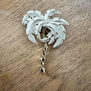 Vintage enamel and gold tone palm tree brooch or purse charm. White and gold.